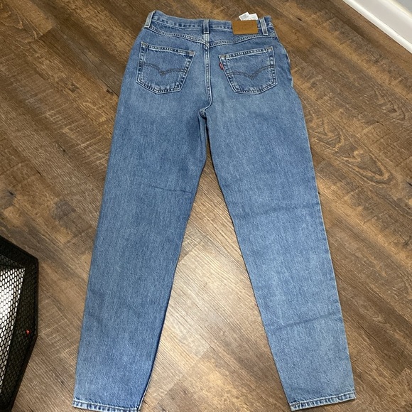 LEVI’S 80s MOM JEAN HI WAISTED TAPERED LEG 100% COTTON MOM JEAN IN MEDIUM WASH - Picture 14 of 16